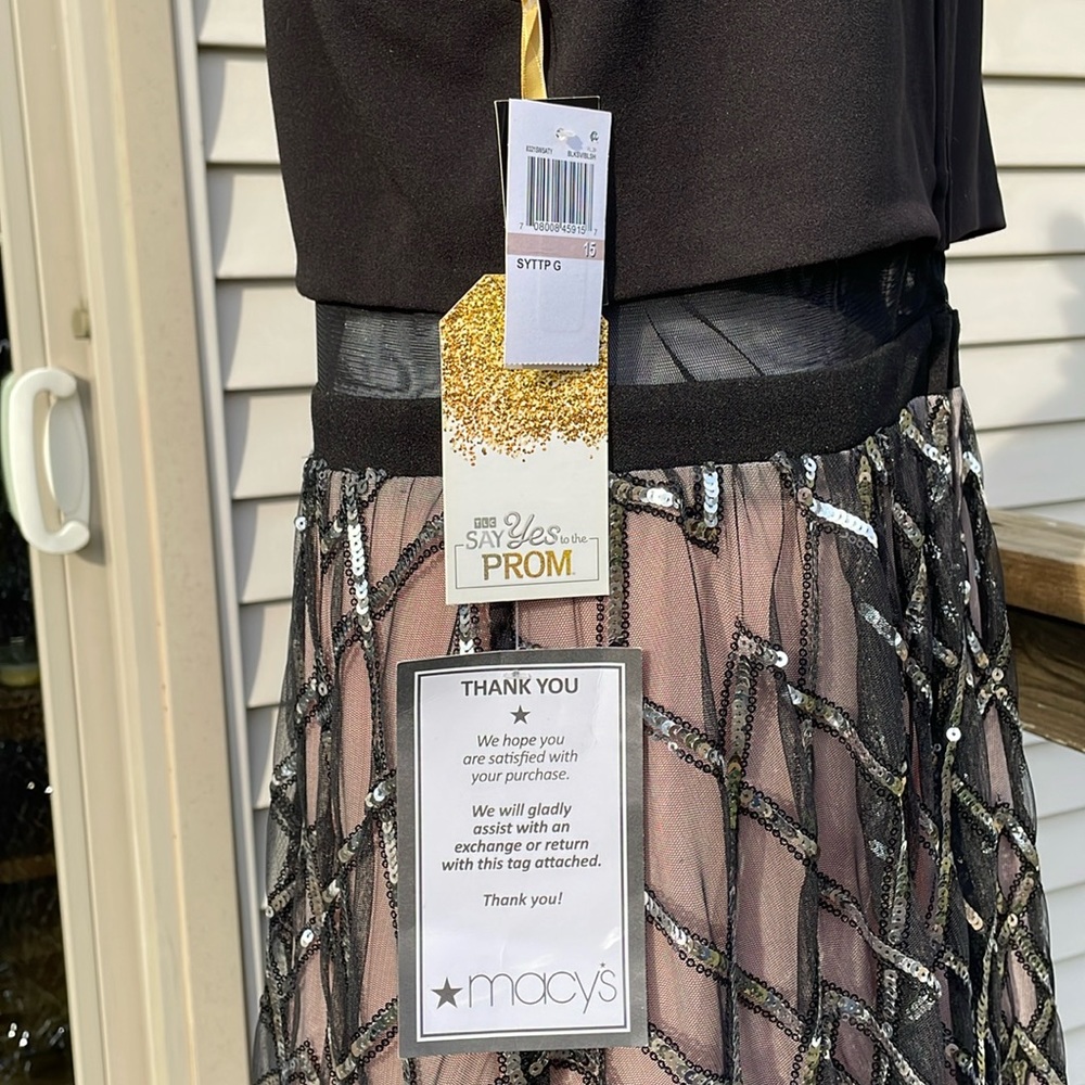 Beautiful Say Yes To The Prom Dress by Macys - Picture 13 of 17